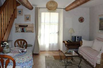 Gîte pour 2 Personnes dans Roussillon, Parc naturel régional du Luberon, Photo 4