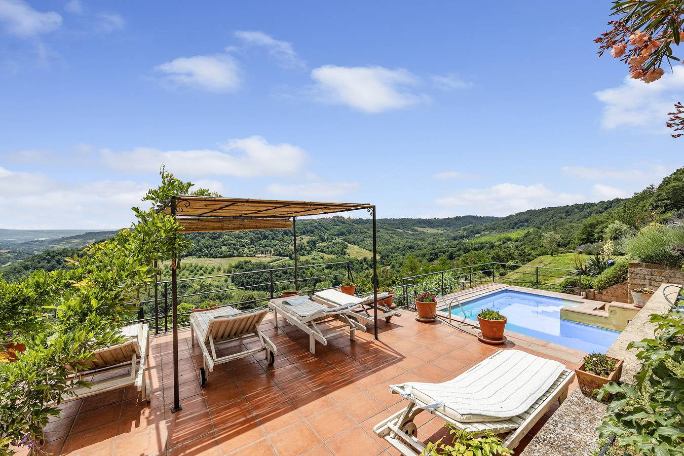 Torre Del Melograno With Heated Pool in Castiglione in Teverina, Provincia de Viterbo