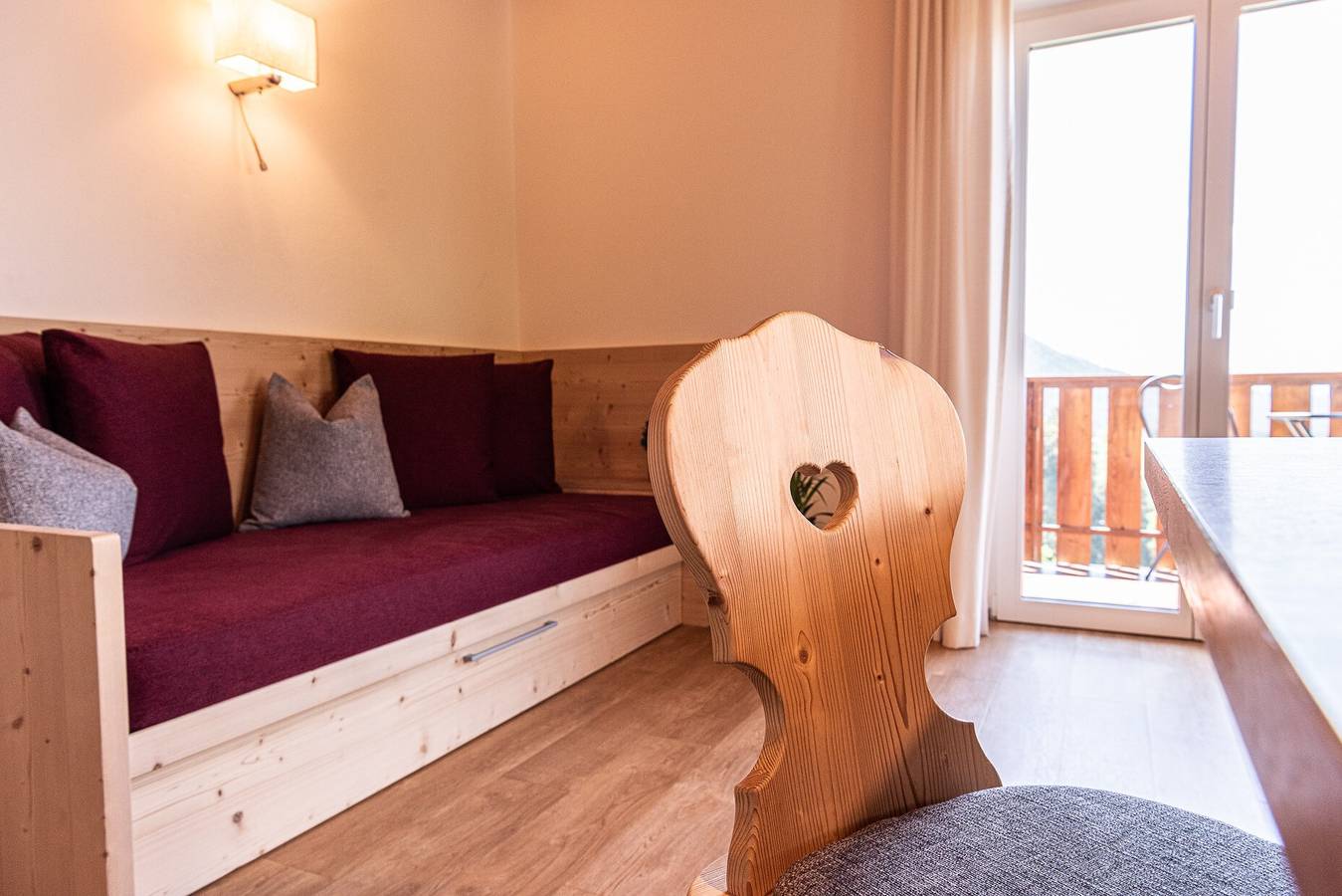 Ganze Wohnung, Apartment "Haus Lohengrin - Ferienwohnung 2" mit Bergblick, Wlan, Balkon und Garten in Seis am Schlern, Kastelruth