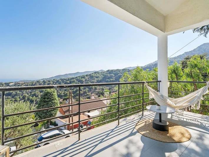 Location de vacances pour 8 personnes, avec terrasse et vue ainsi que piscine et jardin à Alella - 4