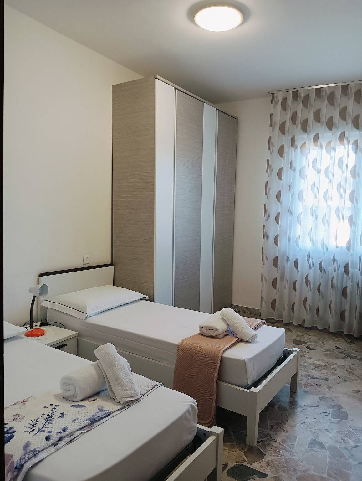 Apartamento entero, Aaron Guest House - Apartamento de 4 habitaciones en Marghera in Mestre, Venecia
