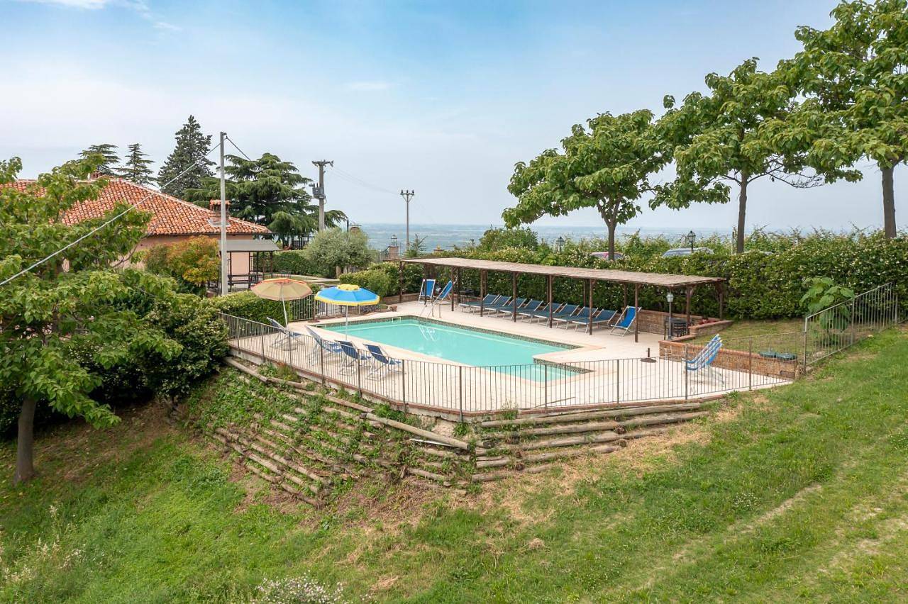Geheel appartement, Agriturismo Cantine Bevione - Family Apartments with panoramic view in Farigliano, Langhe