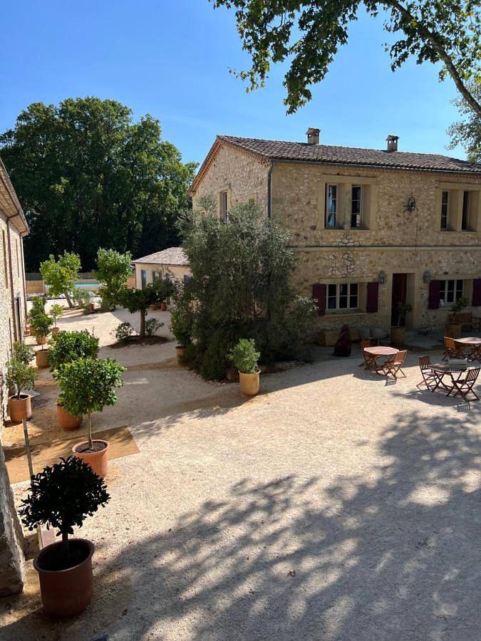 Hôtel pour 3 personnes, avec vue ainsi que jardin et piscine à Valliguières - 2