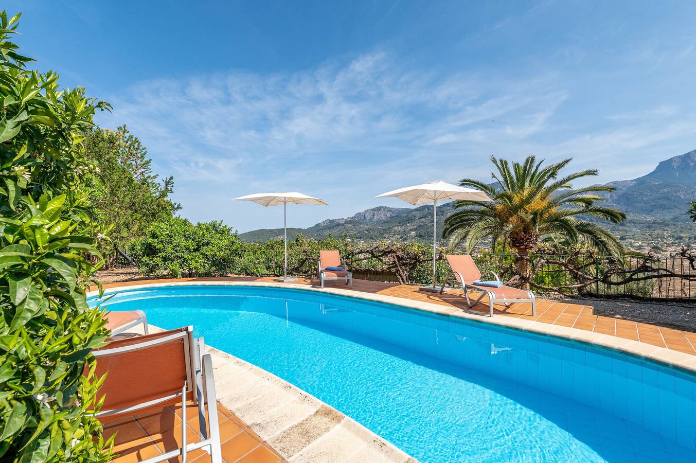 Holiday Home 'Can Jaumins' with Mountain View, Shared Pool & Wi-Fi in Sóller, West Majorca