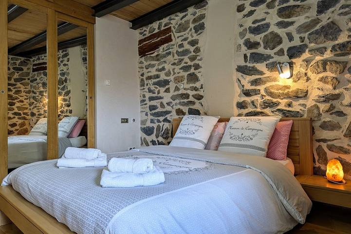 Gîte pour 6 personnes, avec terrasse et jardin, animaux acceptés à Rosières - 4