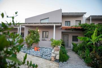 Hôtel pour 2 personnes, avec jardin et vue dans Lendas