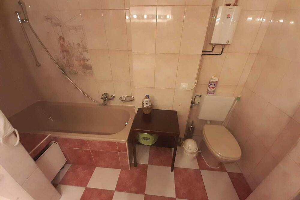 Entire apartment, Lovely 3-room ground floor villa. 5 mins from the beach 1 min from public transport. in Clarens (Geneva), Montreux