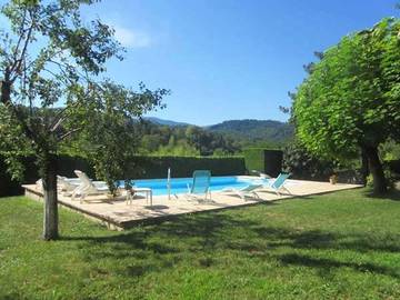 Cottage pour 2 personnes, avec piscine ainsi que vue et jardin à La Bastide-de-Sérou