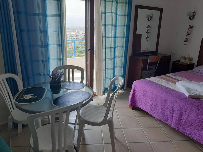Appart’hôtel pour 3 personnes, avec piscine ainsi que vue et balcon