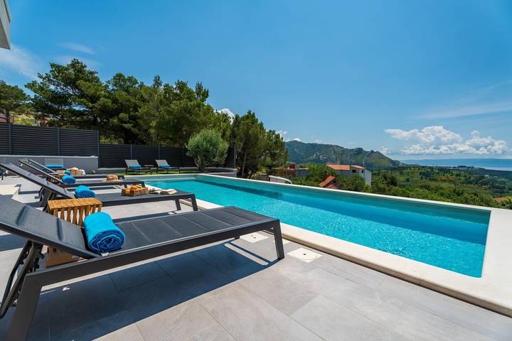 Neue Villa Festung, privater Pool, Spielzimmer, Meerblick in Klis, Split-Dalmatien