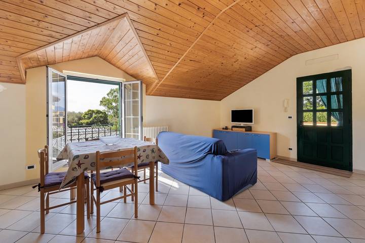 Appartement entier, Appartement de vacances "La Casa di Lady" avec vue sur la mer, terrasse et Wi-Fi in Ceriale, Riviera di Ponente
