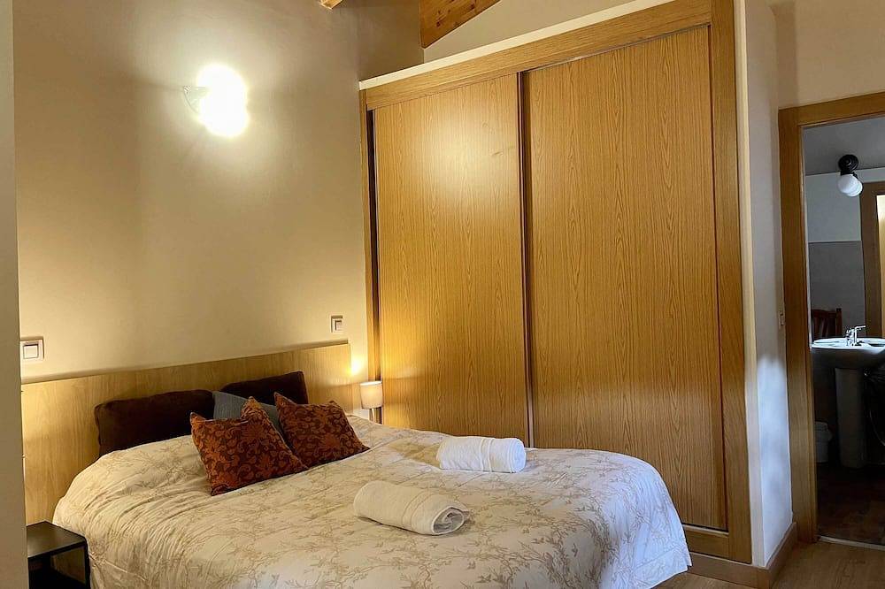 La Casa del Baile es Casa Encantadora de Estilo Moderno y Amplios Espacios in Madarcos, Madrid Province