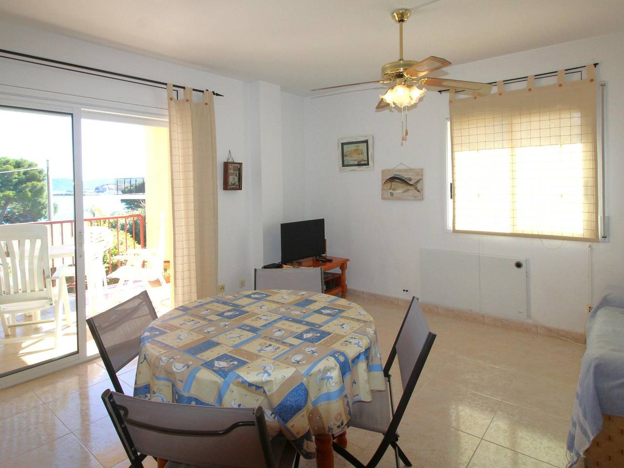 Entire apartment, Girona Ii 1-4 porta 8 - Apartamento enfrente de la playa Grifeu. in Platja Grifeu, Costa Brava