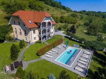 Gîte pour 5 personnes, avec vue ainsi que piscine et jardin, animaux acceptés dans Brežice