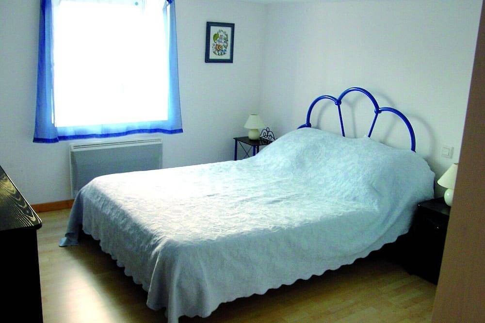 Gîte 2 chambres proche de Niort avec piscine intérieure in Brûlain, Région de Niort