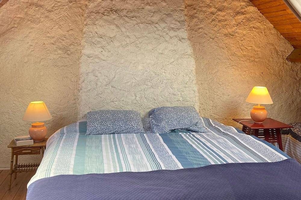 3-bedroom house, 1800m² garden, pets allowed in Locmaria, Côte des Mégalithes