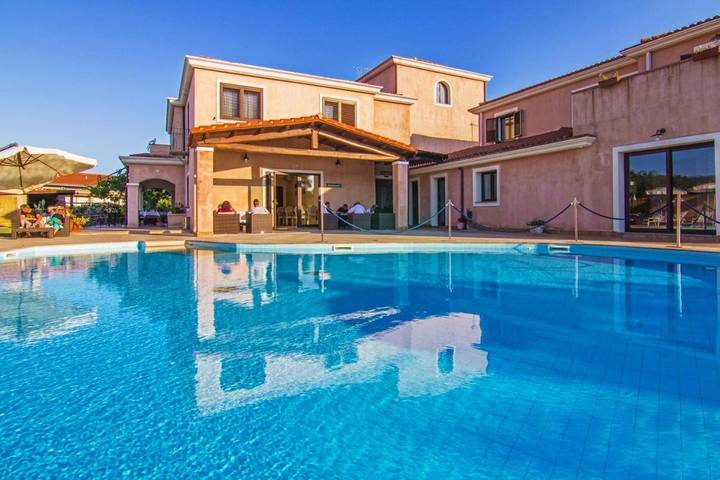 Hôtel pour 2 personnes, avec jacuzzi et piscine ainsi que sauna et jardin
