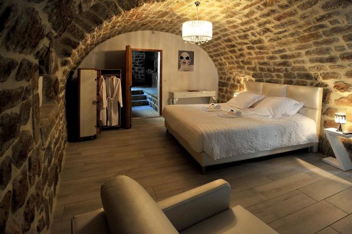 Maison d’hôte pour 3 personnes, avec Jacuzzi ainsi que Terrasse et Sauna en Ardèche