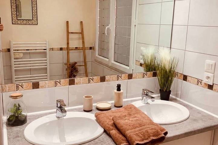 3 Bedroom Villa With Private Pool Jacuzzi South Of France in Bessan, Costa mediterránea (Francia)