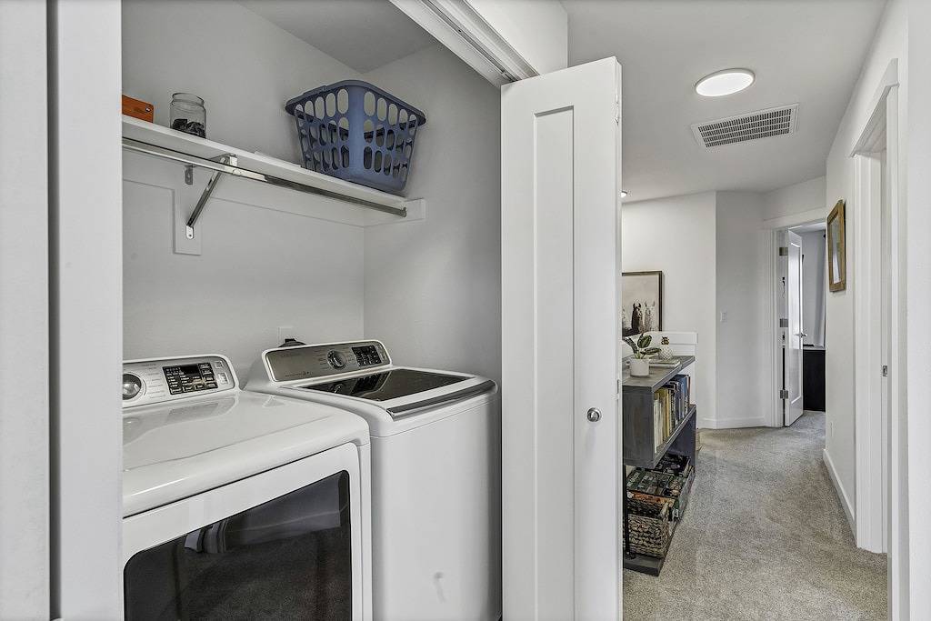 Modern and Bright South Salem Townhome Getaway with Game Room in Salem (OR), Willamette Valley