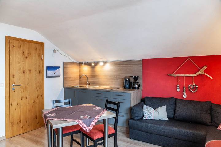 Entire apartment, Holiday Apartment 'Barbara Jais' with Mountain View, Balcony and Wi-Fi in Mittenwald, Bavarian Alps