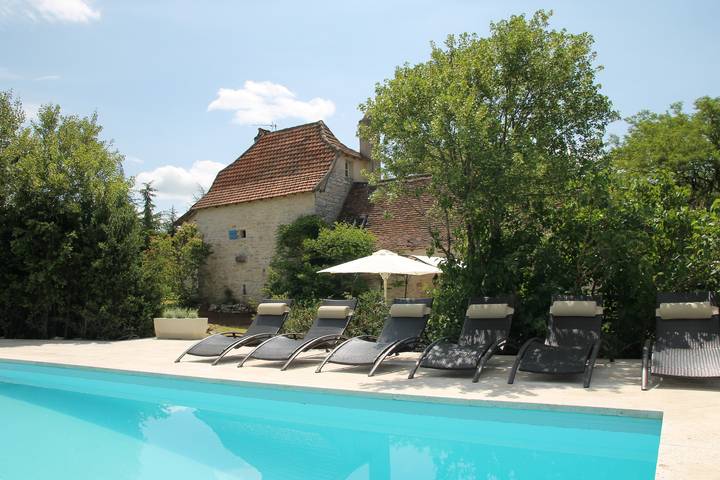 Gîte pour 10 personnes, avec piscine