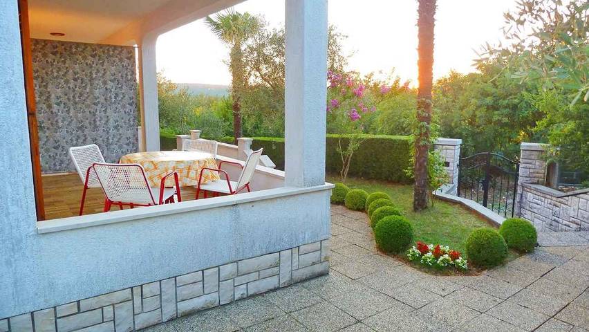 Ganze Ferienwohnung, Ferienwohnung mit Terrsse und Grillmöglichkeit  in Soline, Krk