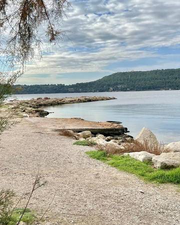 Gîte pour 4 personnes, avec vue et vue sur le lac, animaux acceptés à Saint-Chamas