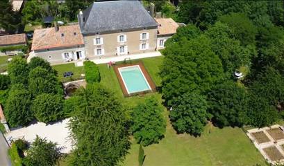Maison de vacances pour 4 personnes, avec jardin ainsi que piscine et vue, animaux acceptés dans les Deux-Sèvres