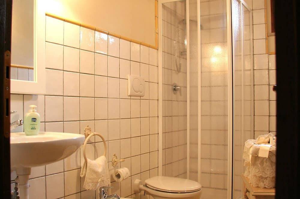 Ganze Wohnung, La Casetta del Borgo San Gimignano, mit Relax Nature Pool und Starlink-Internet in Gambassi Terme, Florenz Provinz