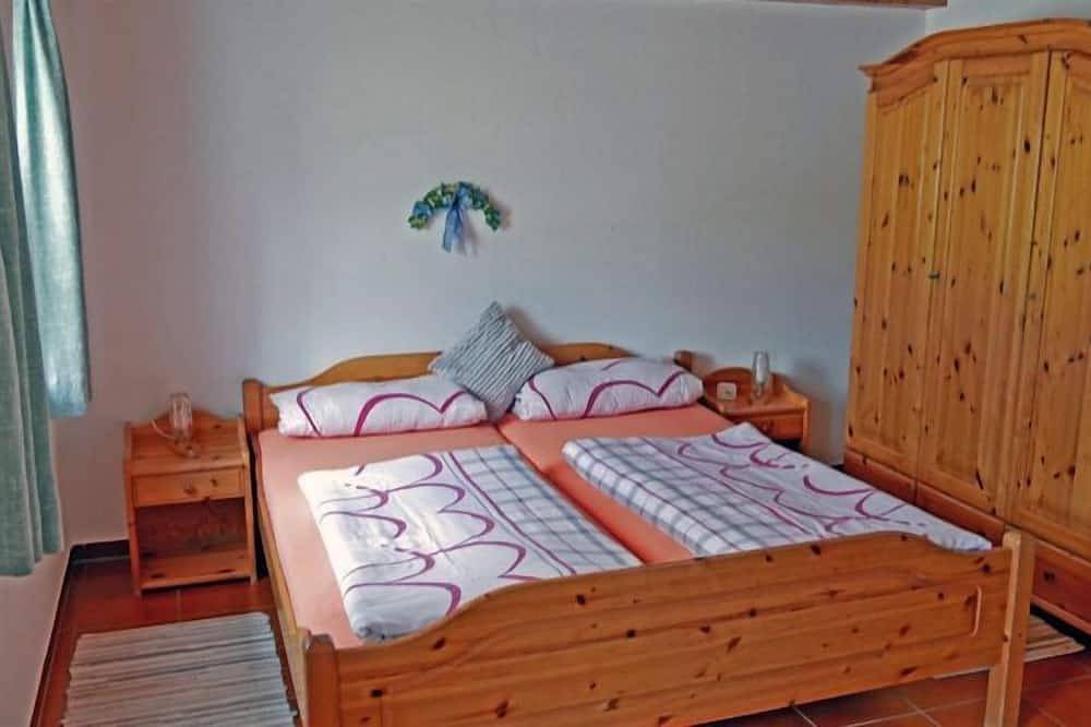 Ganze Wohnung, Ferienwohnung 1, bis 5 Personen, 65 qm, 2 separate Schlafzimmer in Schleching, Bayerische Alpen