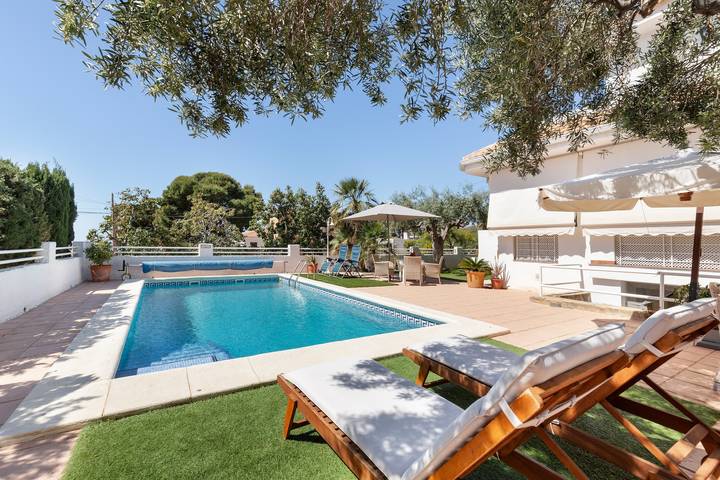 Vacation rental for 6 people, with Yard