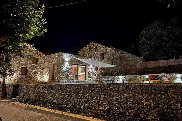 Location de vacances pour 6 personnes, avec piscine à Murato