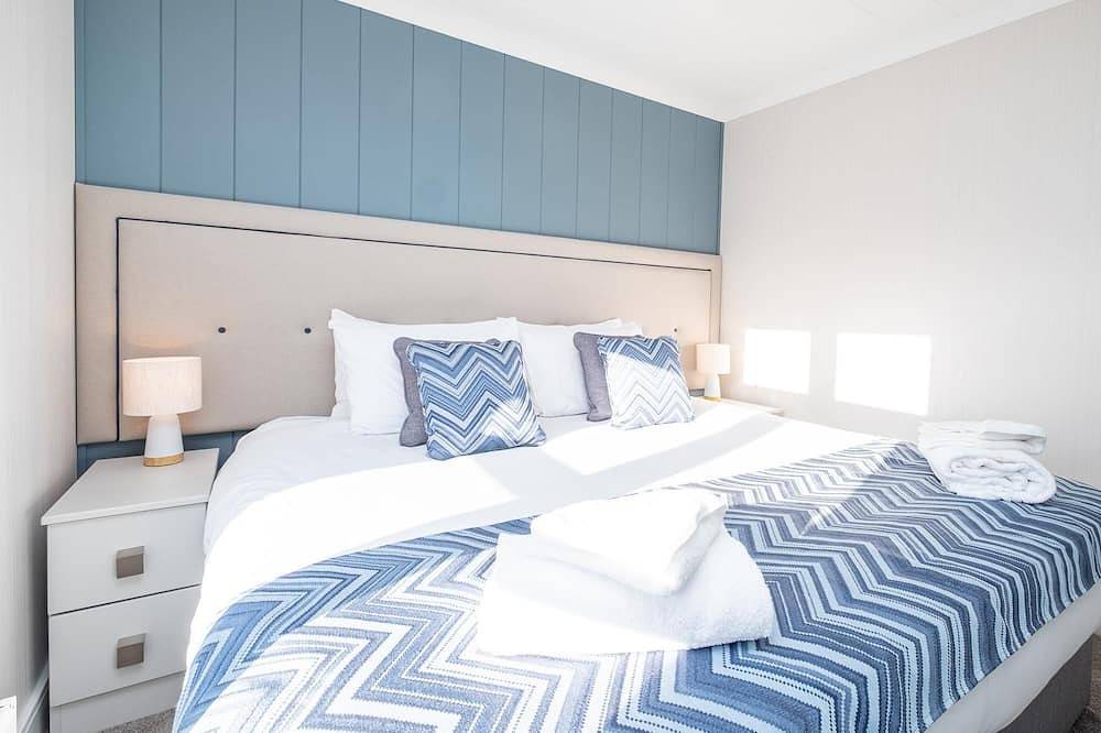 Entire apartment, Sea Breeze  - sleeps 6 guests  in 3 bedrooms in Sizewell, Suffolk