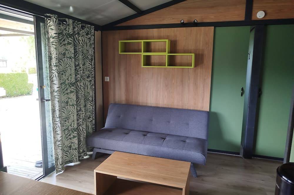 Superb Portland Chalet, 3 bedrooms, sleeps up to 7, all comforts in Évron, Mayenne (desambiguación)