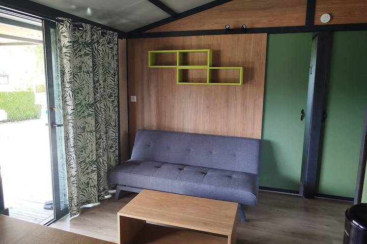 Superb Portland Chalet, 3 bedrooms, sleeps up to 7, all comforts in Évron, Mayenne (desambiguación)