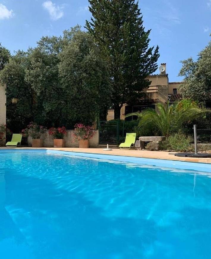 Location de vacances pour 6 personnes, avec piscine et jardin à Taulignan