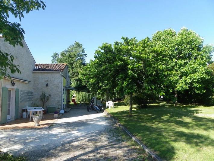 Location de vacances pour 2 personnes, avec jardin et vue à Gémozac - 3
