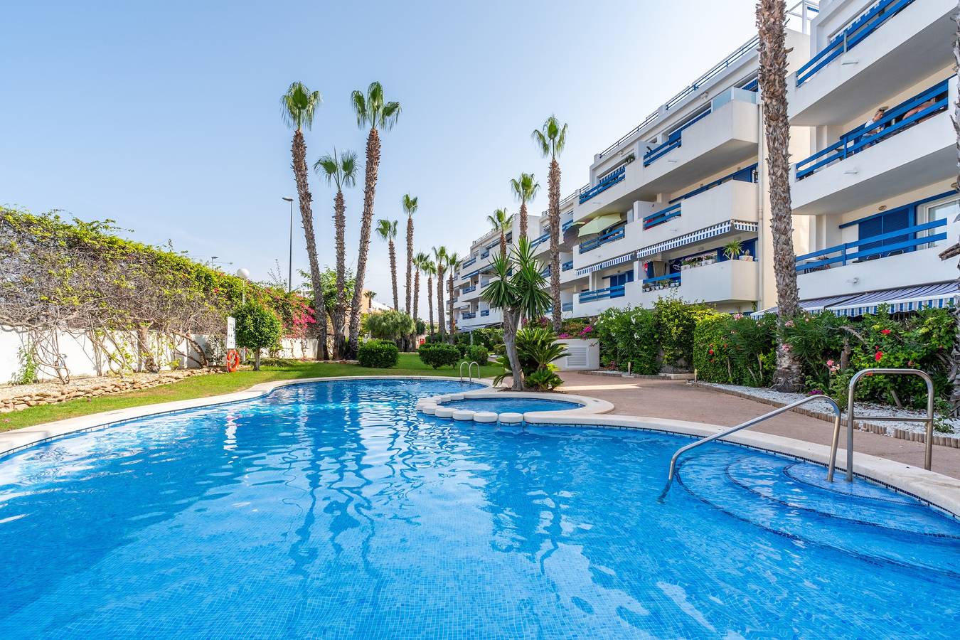 Ganze Wohnung, Apartment „In Playa Flamenca“ mit Gemeinschaftspool, Wlan und Klimaanlage in Orihuela, Costa Blanca