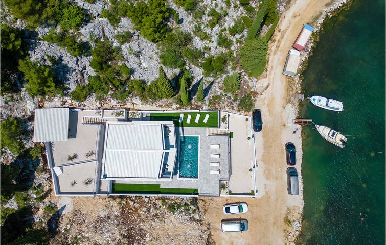 Appartement confortable avec vue sur la mer, piscine, Wi-Fi et parking - À 300 m de la plage in Blace, Dubrovnik-Neretva