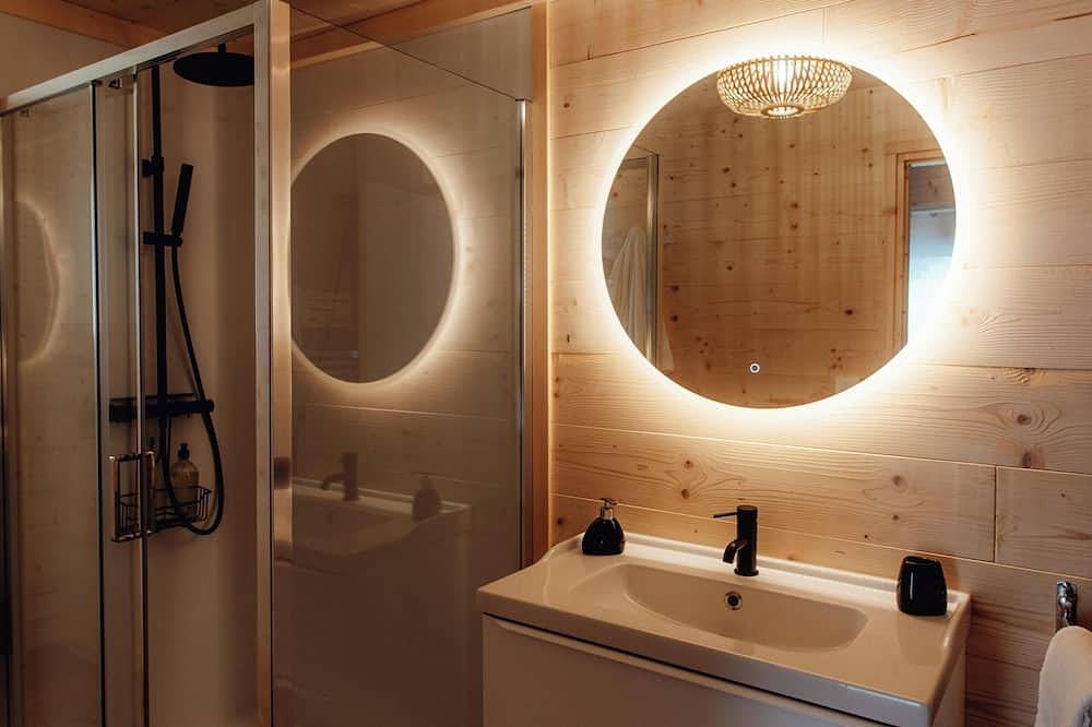 Le Clos des Pies, Chambre double \"Le Cocon\", avec bain nordique en pleine nature in Le Pin (Jura), Jura