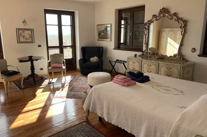 La casa della Maestra Bice in Monticello d'Alba, Langhe