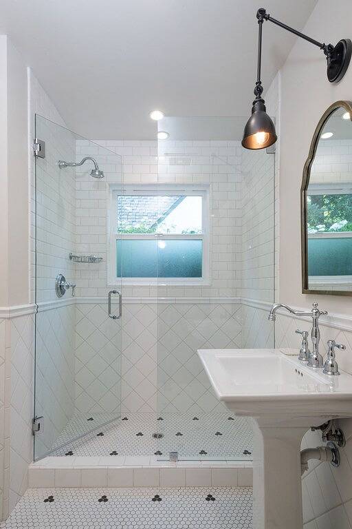 Sonoma Square Gem! Charming New Farmhouse w Pool + Private Detached Guest Suite in Sonoma, California North Coast