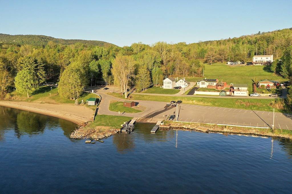 Camp Clearview ~ Adirondack Paradise Gefunden! in Lake Champlain