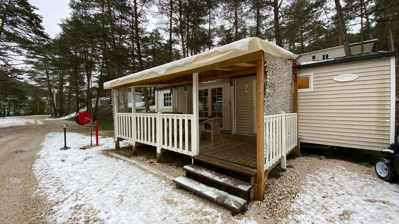 Mobilhome comfort à la montagne in Saint-Auban, Région de Cannes