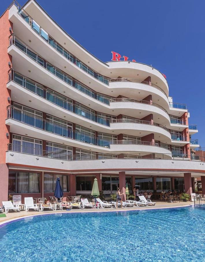 Hôtel pour 3 personnes, avec jardin et vue ainsi que bassin pour enfant et piscine