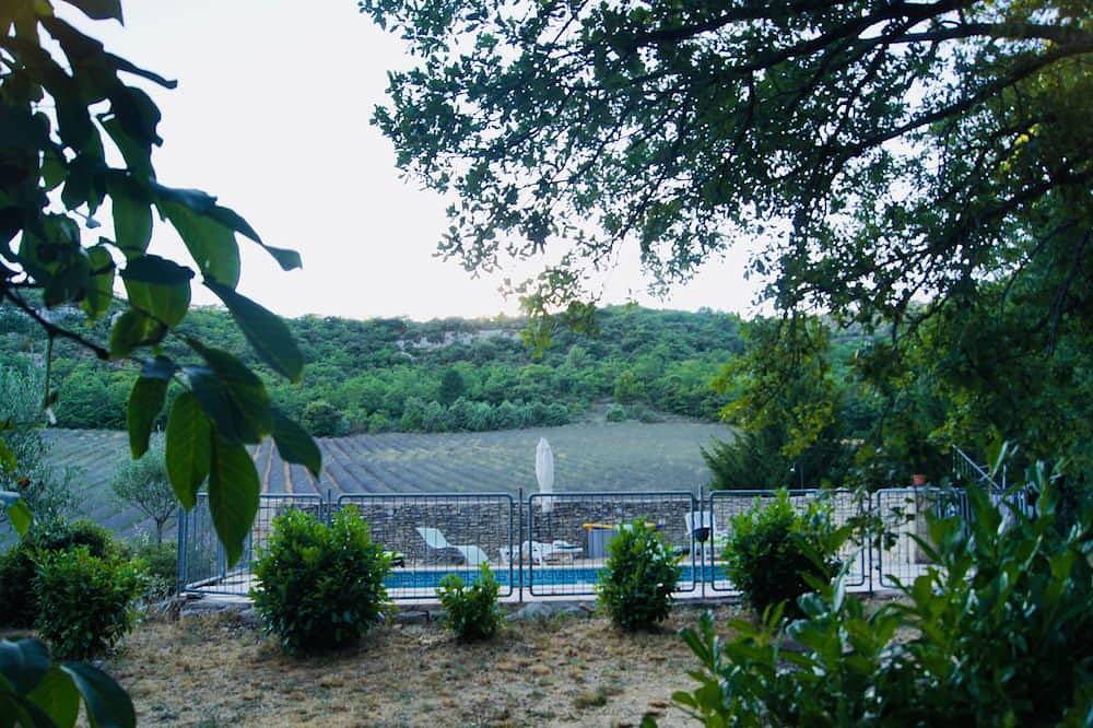 Großes traditionelles Steinhaus mit Swimmingpool in Murs, Regionaler Naturpark Luberon