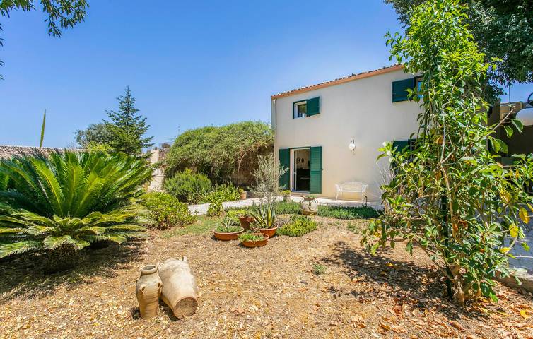 Location de vacances pour 12 personnes, avec jardin ainsi que piscine et terrasse à Ragusa - 2