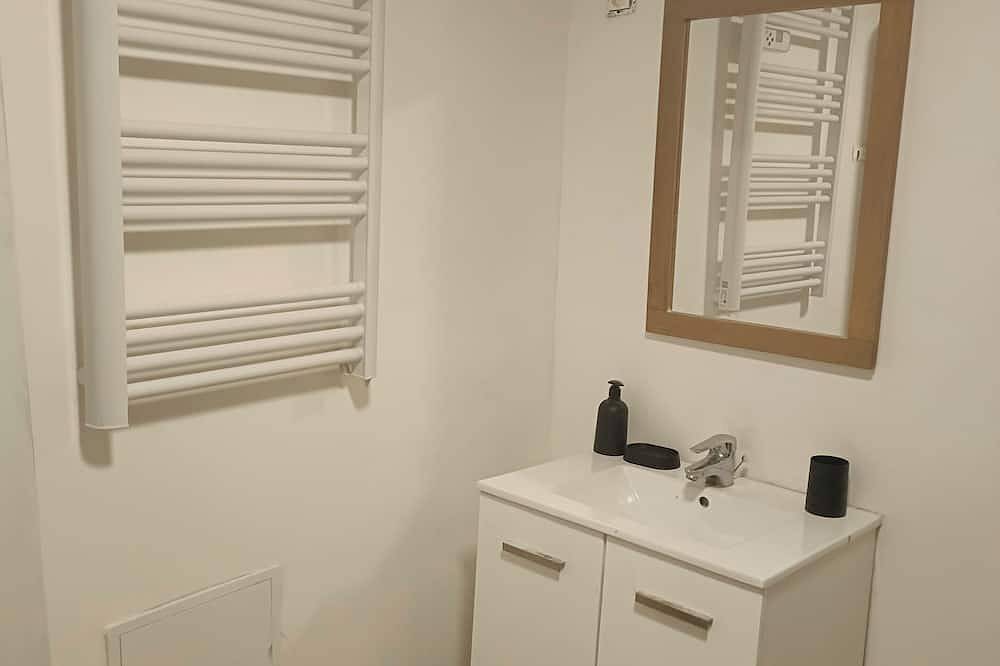 Appartement entier, Village aux 13 château in Jujurieux, Nantua