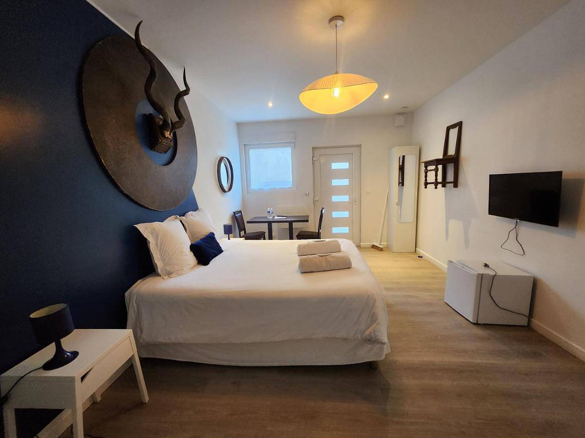 Chambres privées hyper-centre Epernay lit 160x200cm in Épernay, Marne